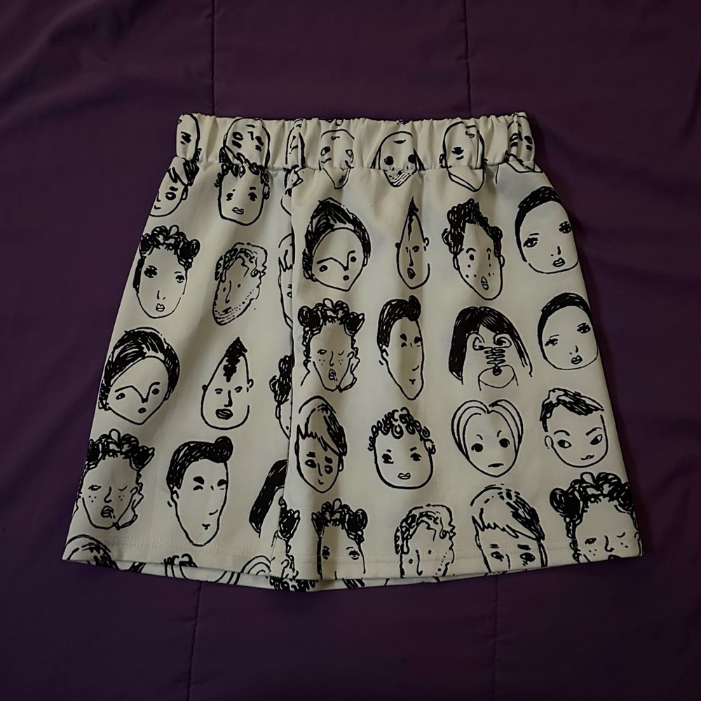 Emmiol graphic mini skirt size S cartoon faces